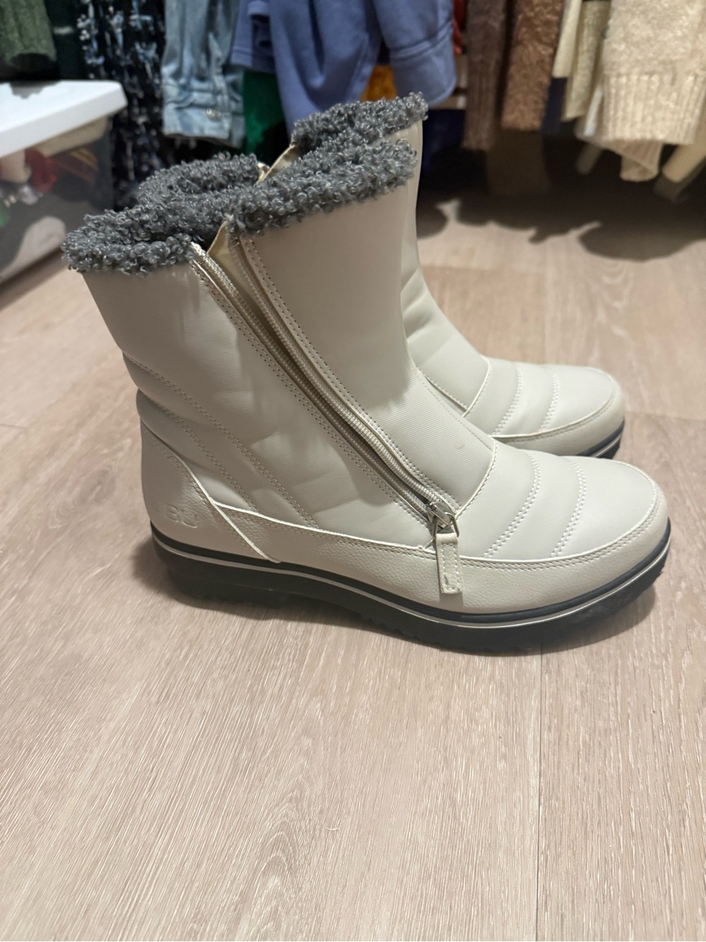 JBU Cream Ankle Winter Boots with Gray Faux-Fur Trim